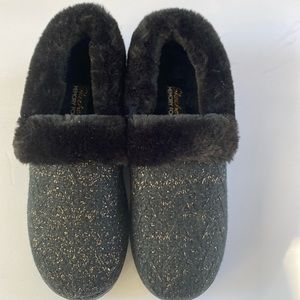 NWOT Sketchers womens memory foam slippers- Size 7M Black with gold sparkles